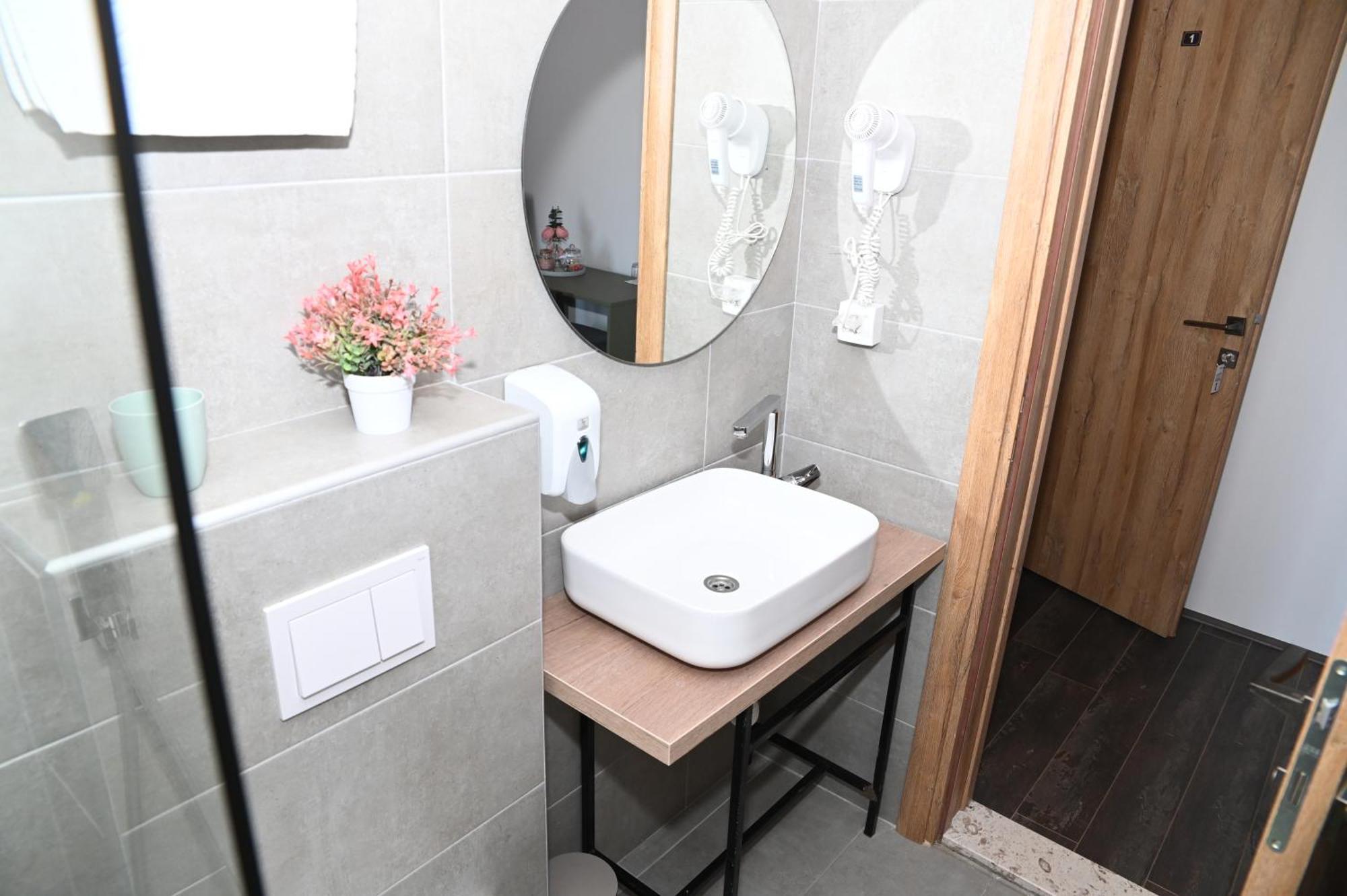 Apartmani Drijen Ravno Exterior foto